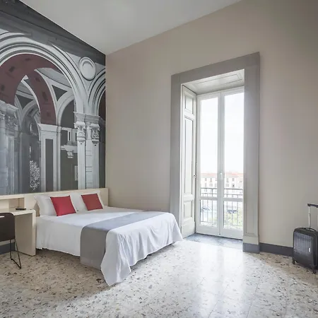 מלון B&B Hotel Napoli 3*
