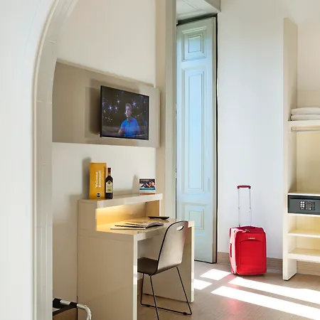 B&B Hotel Napoli מלון 3*