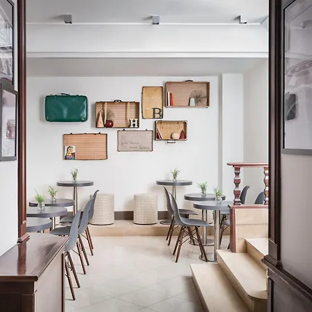 B&B Hotel Napoli מלון 3*