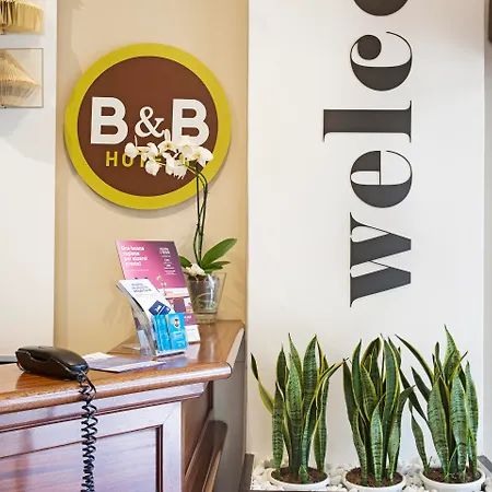 B&B Hotel Napoli מלון 3*