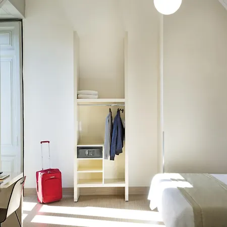 מלון B&B Hotel Napoli 3*