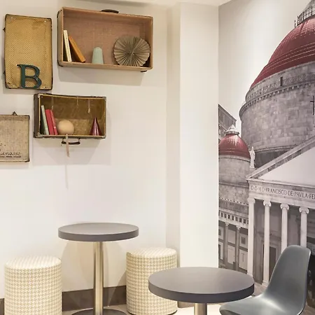 B&B Hotel Napoli מלון 3*