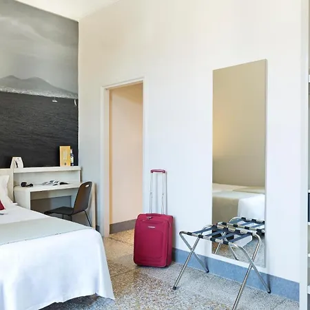 B&B Hotel Napoli מלון