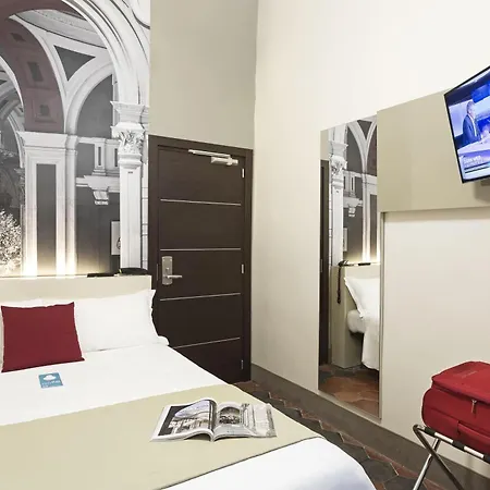מלון B&B Hotel Napoli