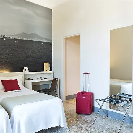 B&B Hotel Napoli מלון