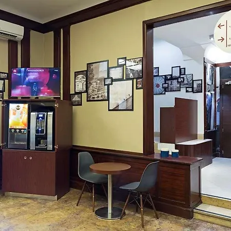B&B Hotel Napoli 3* נאפולי